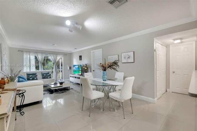 Photo - 1001 NW 45th St Unit 6