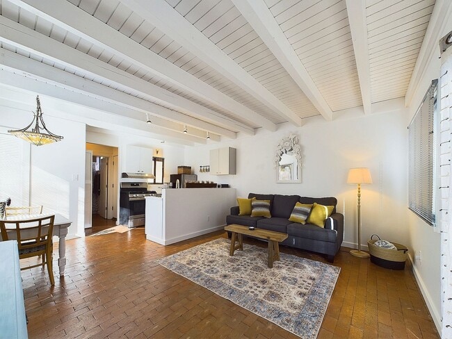 Beautiful Condo Available Now! - Beautiful Condo Available Now! Unit F