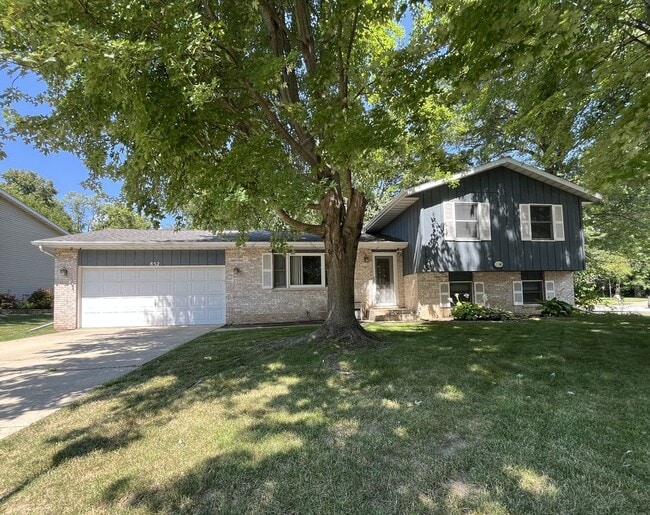 Building Photo - 852 Burr Oak Dr Rental