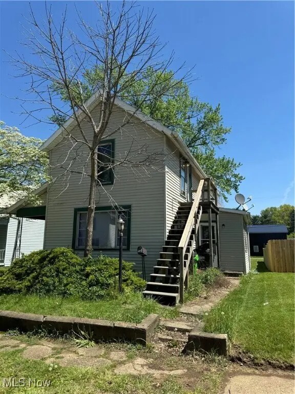 Photo - 722 John St Unit upstairs