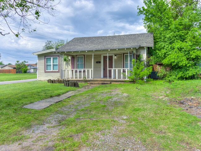 Building Photo - 1320 S Jensen Ave