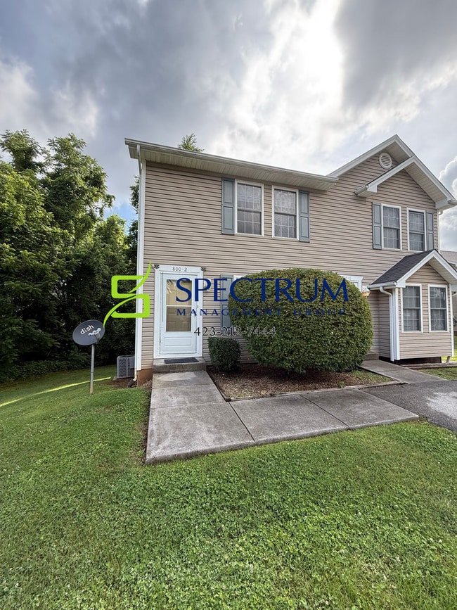 Building Photo - 2 Bedroom 1.5 Bath duplex with basement garage. Unit 1