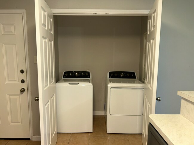 Photo - 23338 High Pt St