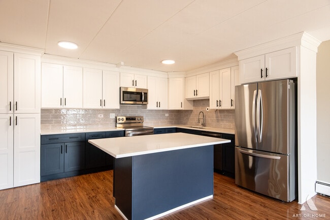 Photo - 18 E Old Willow Rd