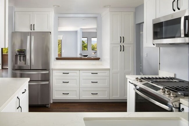 Building Photo - 42 Oak Crest Dr.