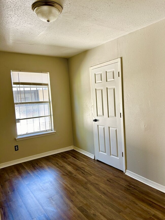 Photo - 160 1/2 Robinson Place Unit 160 1/2 Robinson Place