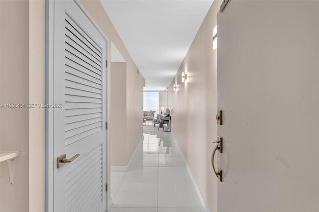 Photo - 9901 E Bay Harbor Dr Unidad 403