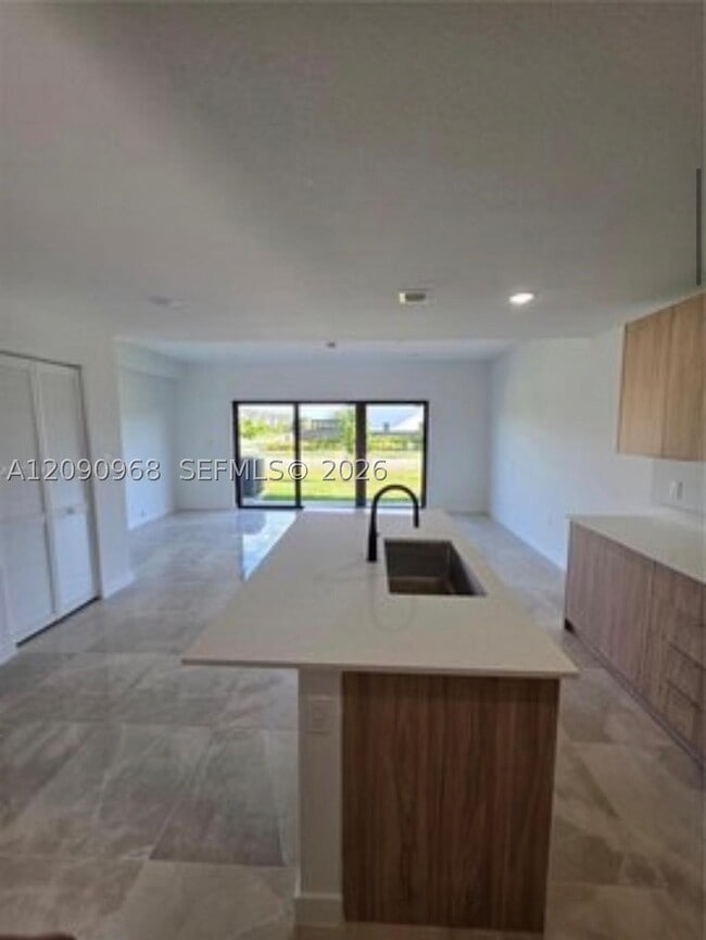 1305 NW 4th Ave