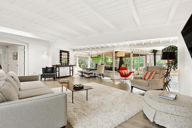 Building Photo - 261 Cordoba Way