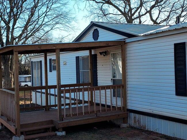 Beautiful & Spacious 3 bedroom Mobile Home - Beautiful & Spacious 3 bedroom Mobile Home