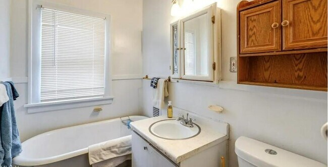 Photo - 14300 Darwin Ave