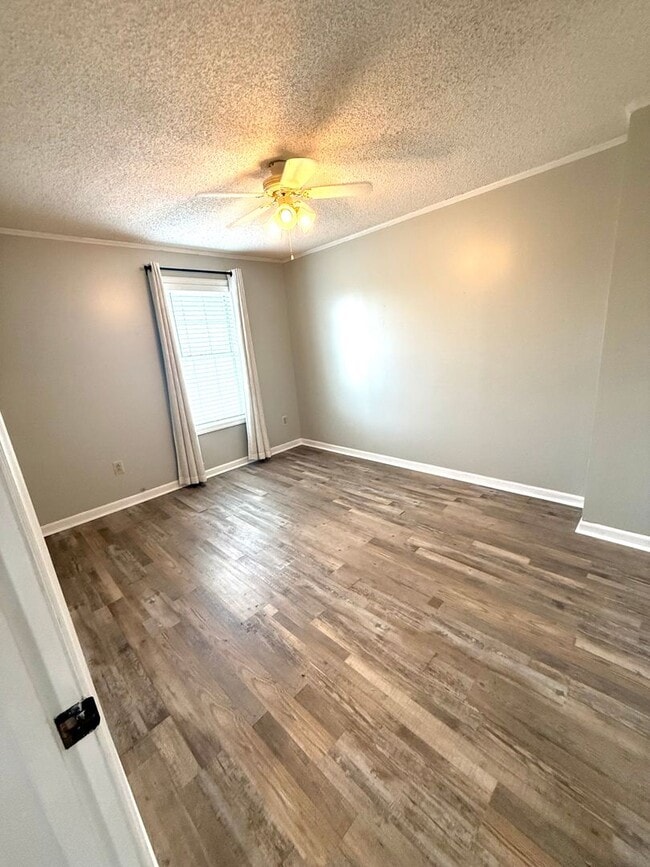 Photo - COMPLETELY RENOVATED TOWNHOUSE