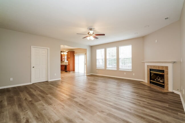 Photo - 6571 Daisy Hill Ct