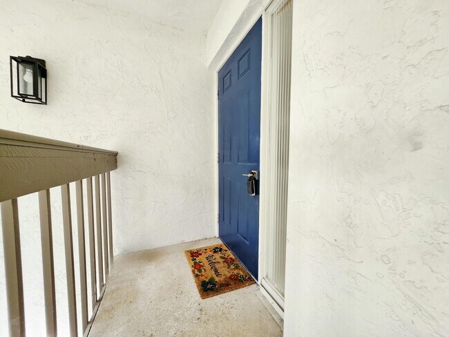 30 Pelican Pointe Dr Unidad 201