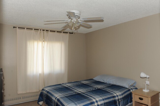 Photo - 10405-10405 99 Ave