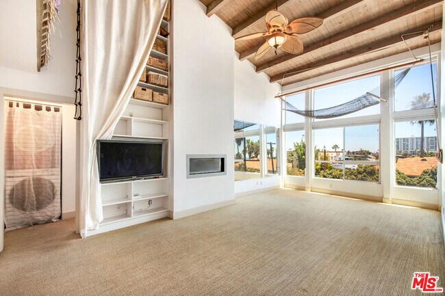 2221 Ocean Ave Unidad 308