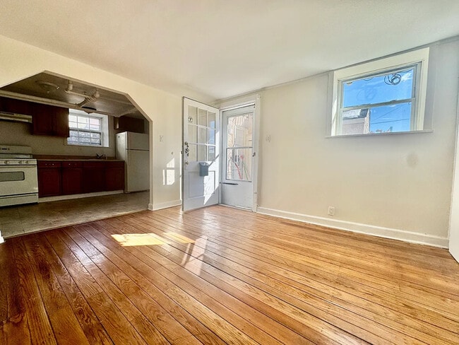 Photo - 115 Cowles Ave