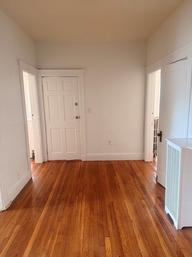 28 W Tremlett St Unit Spacious and sunny 4 beds/1 bath unit