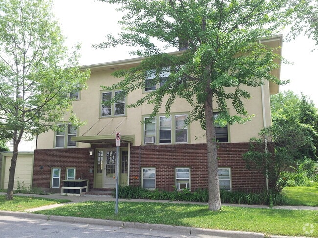 Building Photo - 1752 Shields Ave Unit #4 Rental