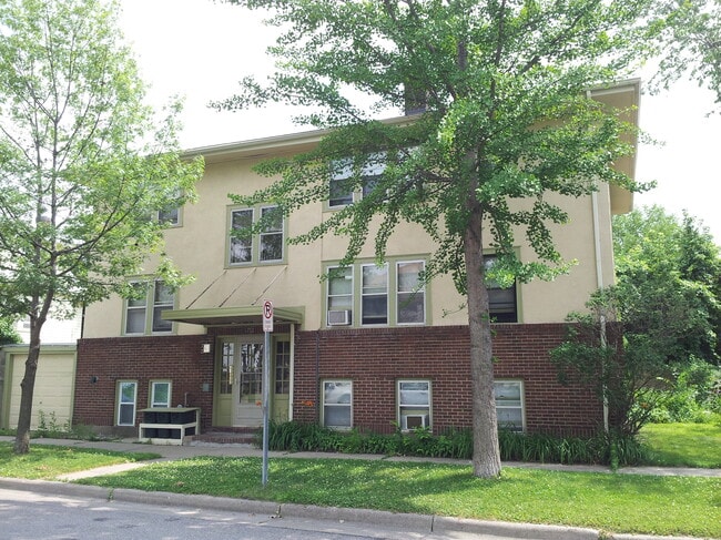 Building Photo - 1752 Shields Ave Unit #4 Rental
