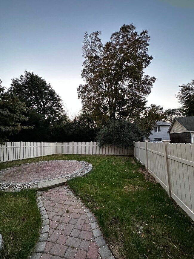 Backyard - 39 Bartholdi Ave Unit Bartholdi ave