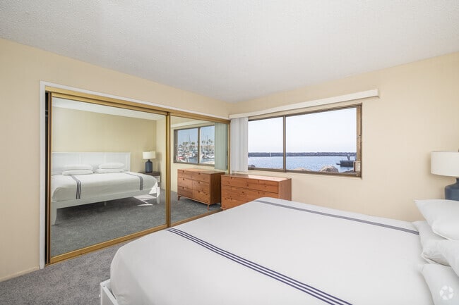 1BR, 1BA - 660SF - Bedroom