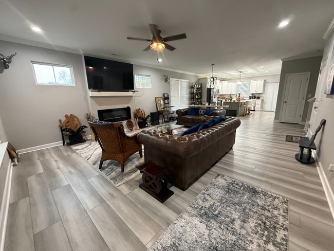 Photo - 1614 Hawthorne Dr