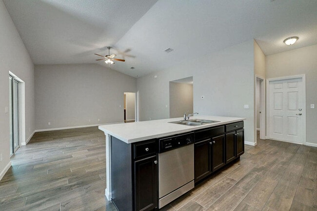 Photo - 610 SW Bacon Terrace