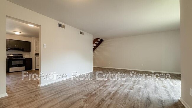 Photo - 1373 E Tanners Creek Dr