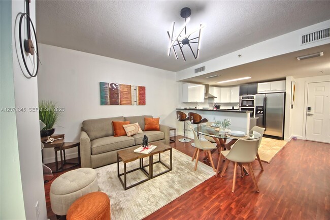 Photo - 170 SE 14th St Unidad 2303