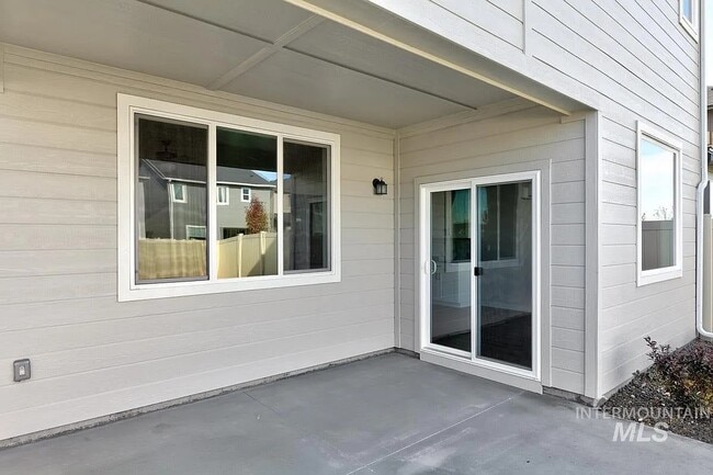 Photo - 224 W Broyhill St