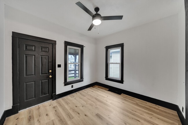 Photo - 705 New Hampshire St