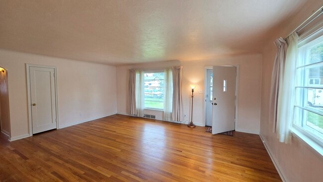 Photo - 511 Livingston St