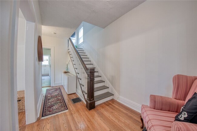 Photo - 911 Nevin Ave