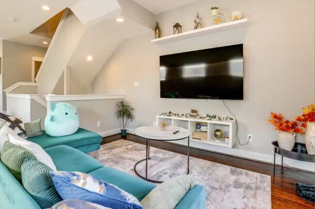 Building Photo - 3108 Baer St