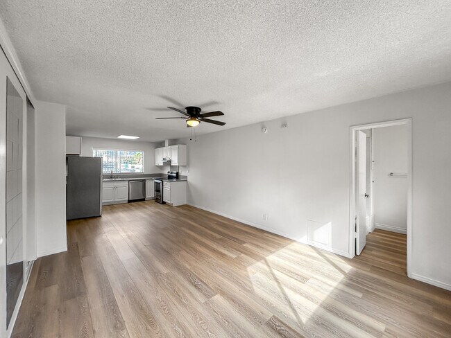 Photo - 123 S Hayworth Ave