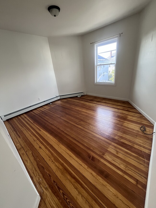 72 Ruth St Unidad Third Floor