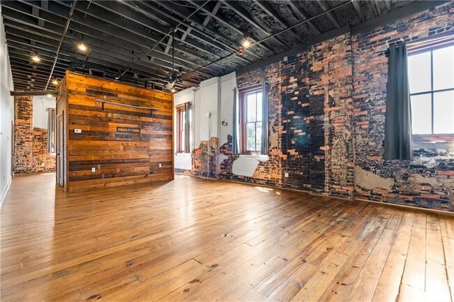 Photo - 558 St Francis St