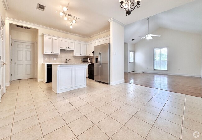 Building Photo - Charming 2 Bed, 2 Bath Home in Myrtle Grov...