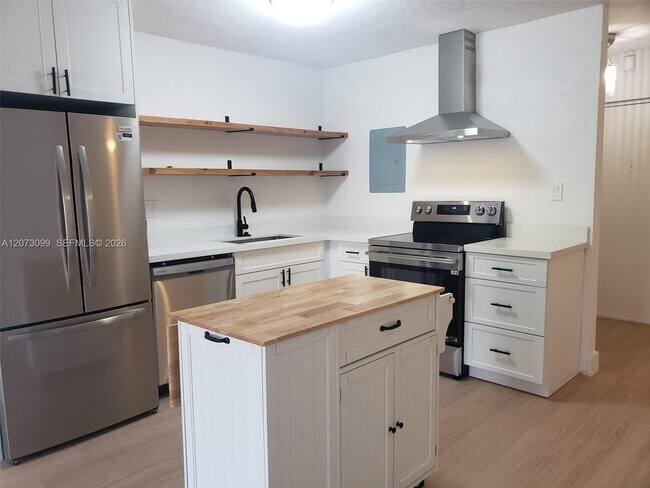 7000 NW 17th St Unit 116