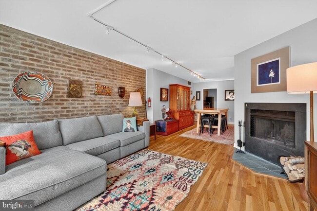 Photo - 333 N St SW Unit 333