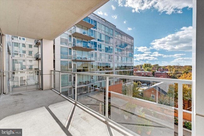 Building Photo - 6820 Wisconsin Ave Unit 4006