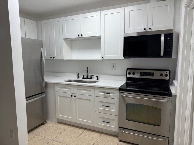 Building Photo - 38 SW 7th St Unit B Rental