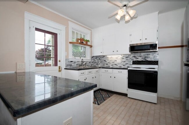 Photo - Spacious 3 Bedroom Duplex