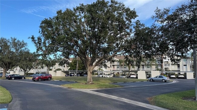 Building Photo - 8735 Olde Hickory Ave Unit 8306