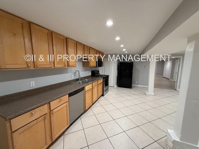 Photo - 3700 Wyandotte St
