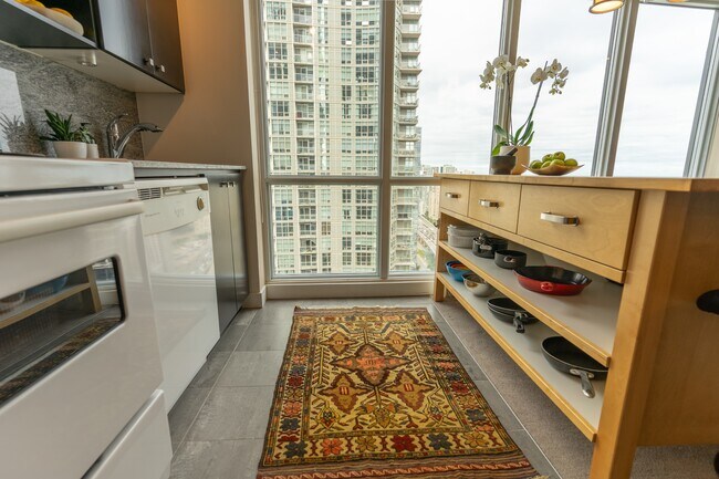 Photo - 11-3611 Brunel Ct