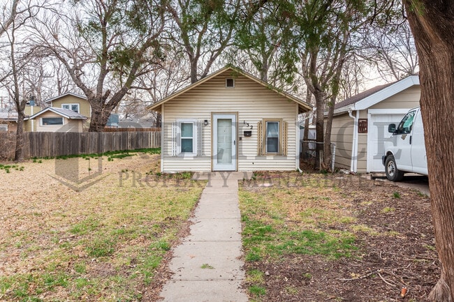 Photo - 132 S St Clair St Casa