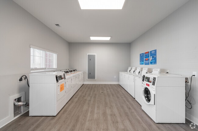 Colonel Bluffs - Laundry Room