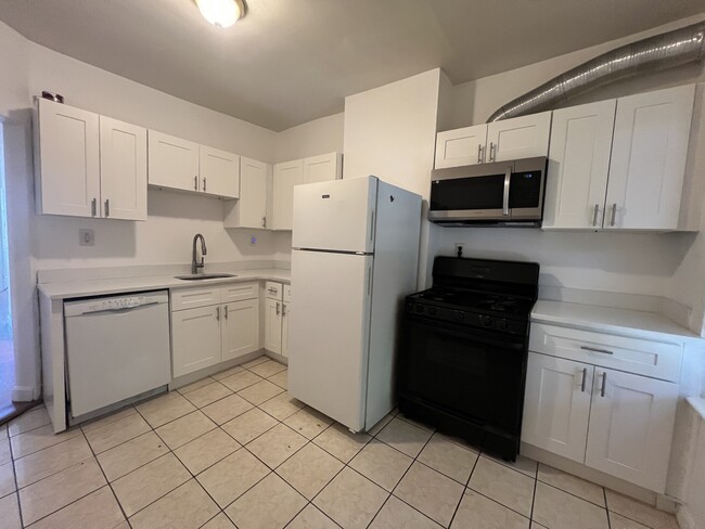 Building Photo - 846 Huntington Ave Unit 3